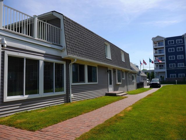 1704 Cass Lake Front Road, Keego Harbor, MI 48320