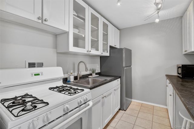 395 Westchester Avenue 2M, Port Chester, NY 10573