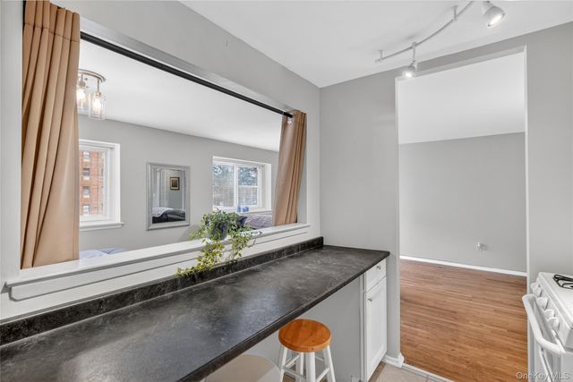 395 Westchester Avenue 2M, Port Chester, NY 10573