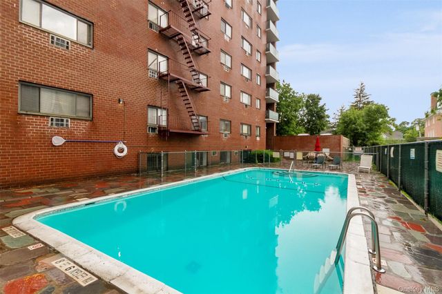 395 Westchester Avenue 2M, Port Chester, NY 10573