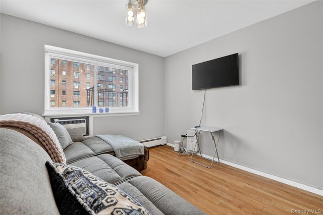 395 Westchester Avenue 2M, Port Chester, NY 10573