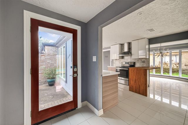 2130 Round Lake Drive, Houston, TX 77077