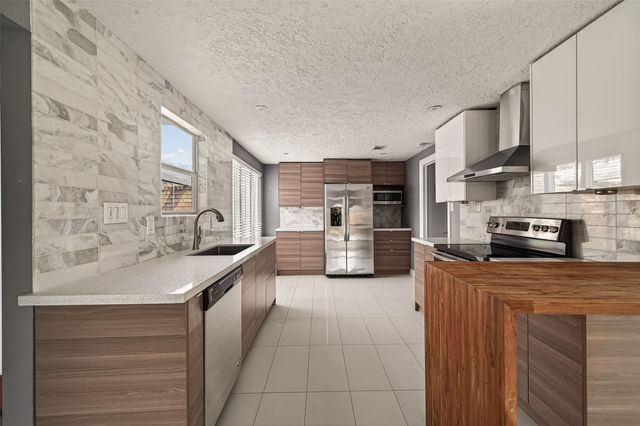 2130 Round Lake Drive, Houston, TX 77077