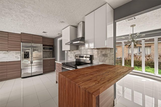 2130 Round Lake Drive, Houston, TX 77077