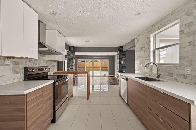 2130 Round Lake Drive, Houston, TX 77077