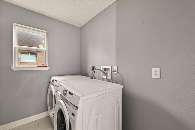 2130 Round Lake Drive, Houston, TX 77077