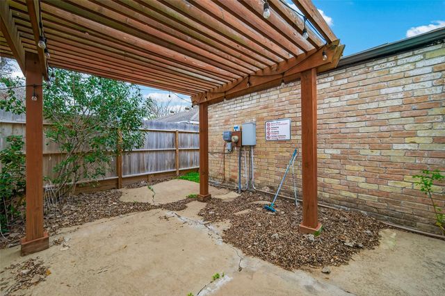 2130 Round Lake Drive, Houston, TX 77077