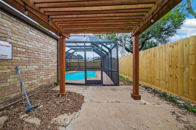 2130 Round Lake Drive, Houston, TX 77077