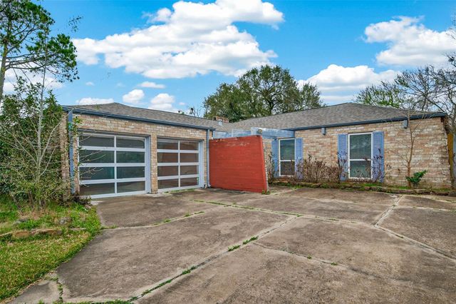 2130 Round Lake Drive, Houston, TX 77077