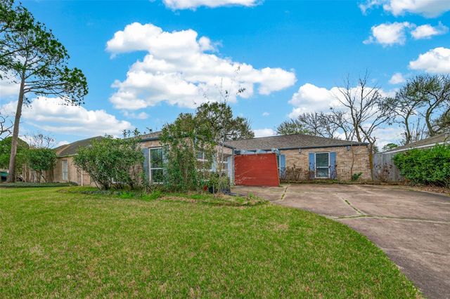 2130 Round Lake Drive, Houston, TX 77077