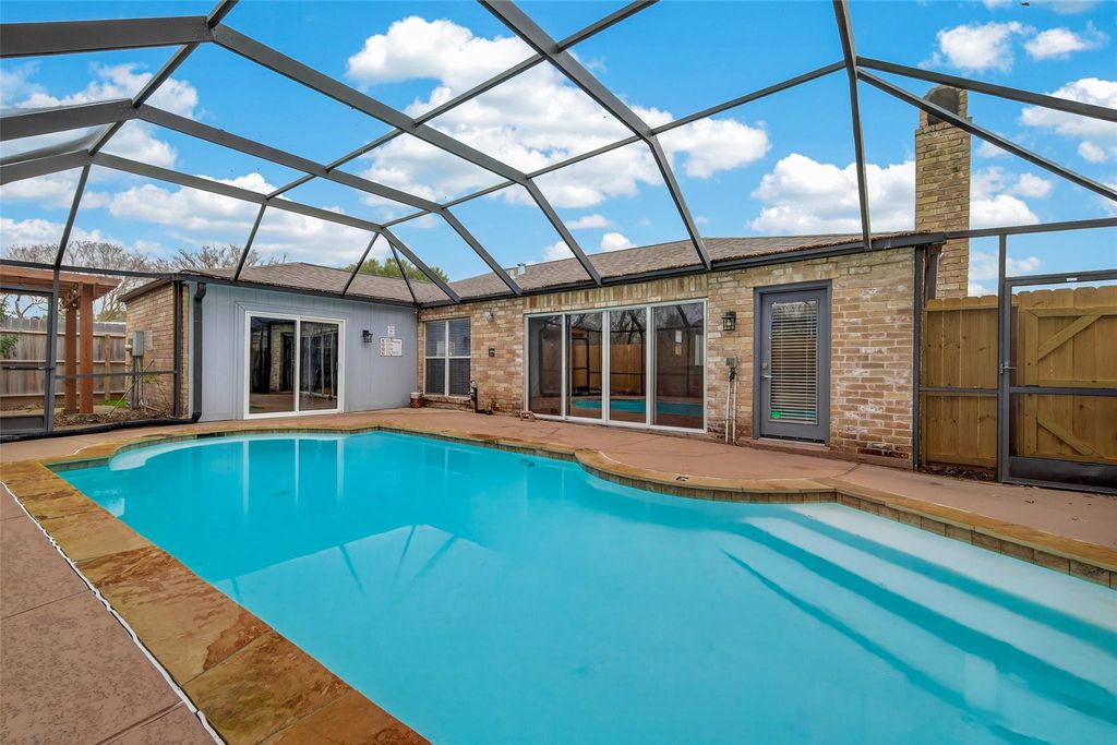 2130 Round Lake Drive, Houston, TX 77077