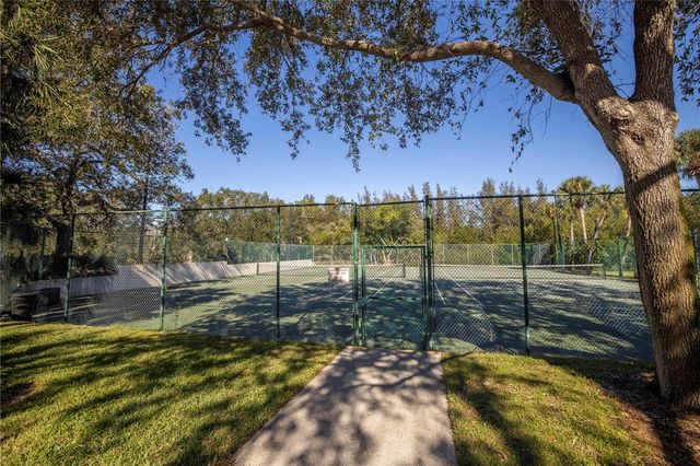 1044 ROMANO COURT NE, St Petersburg, FL 33702