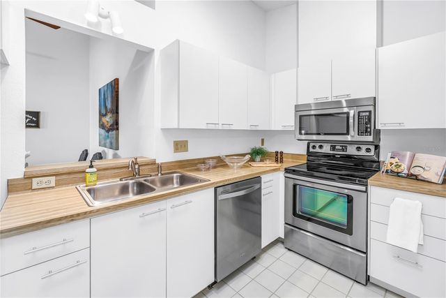 1044 ROMANO COURT NE, St Petersburg, FL 33702