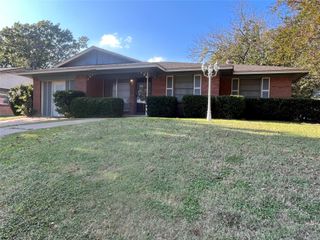 507 Lakeshore Drive, Ennis, TX 75119