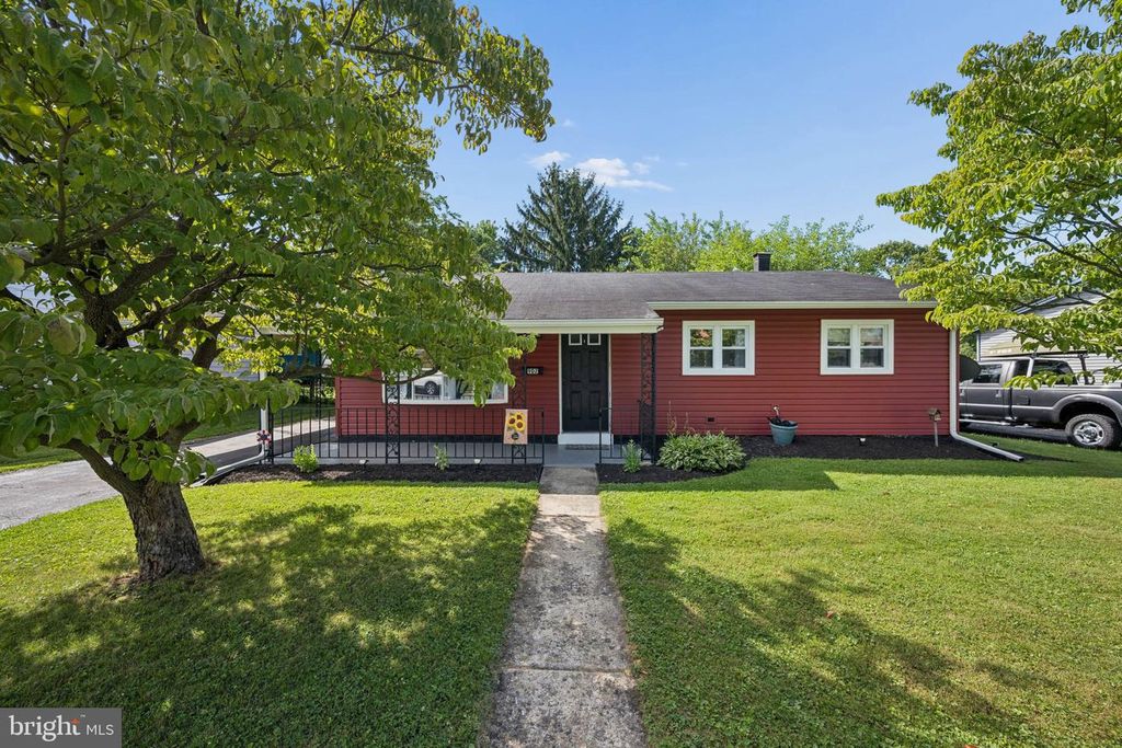 902 YOUNG PL, Frederick, MD 21702