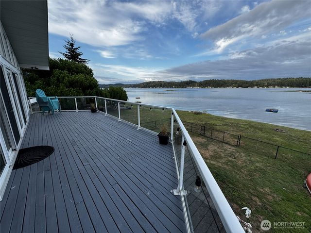 7360 E Grapeview Loop Road, Allyn, WA 98524