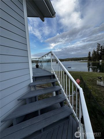 7360 E Grapeview Loop Road, Allyn, WA 98524