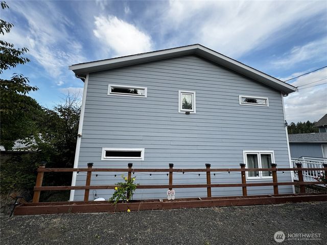 7360 E Grapeview Loop Road, Allyn, WA 98524