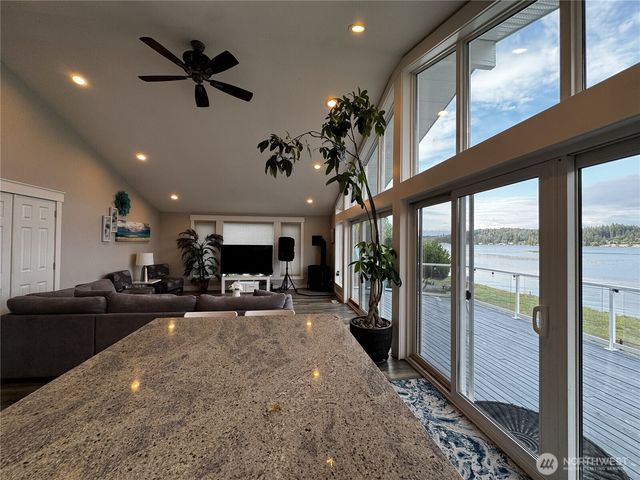 7360 E Grapeview Loop Road, Allyn, WA 98524