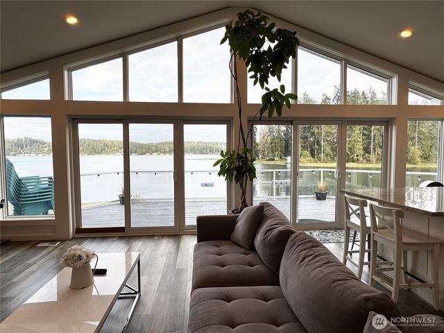 7360 E Grapeview Loop Road, Allyn, WA 98524