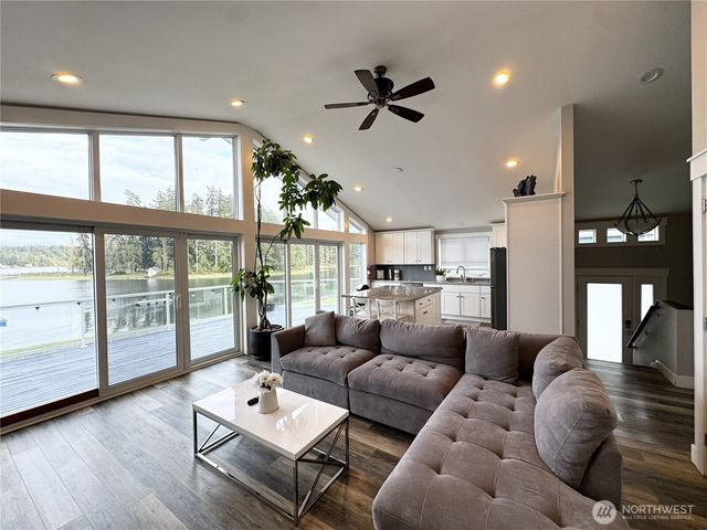 7360 E Grapeview Loop Road, Allyn, WA 98524