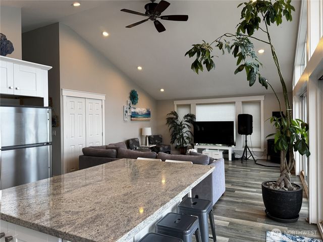 7360 E Grapeview Loop Road, Allyn, WA 98524