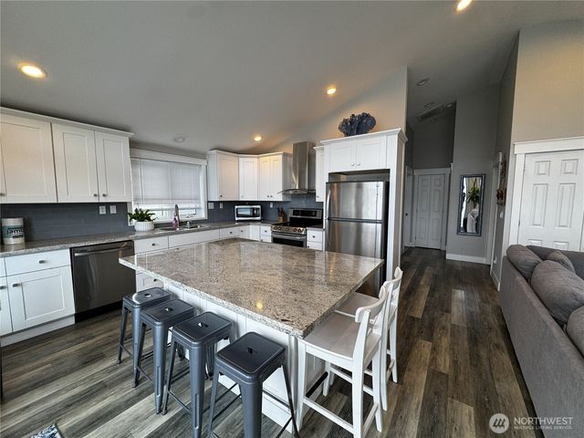 7360 E Grapeview Loop Road, Allyn, WA 98524