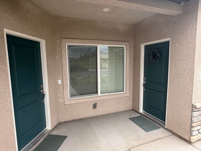 682 W Pin Oak Avenue, Porterville, CA 93257