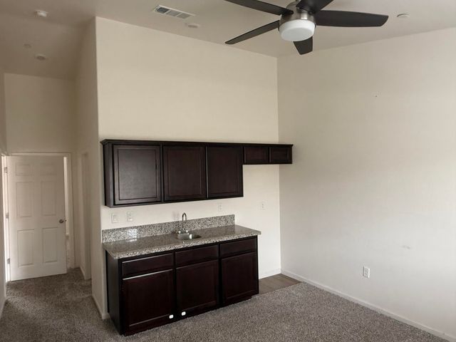 682 W Pin Oak Avenue, Porterville, CA 93257