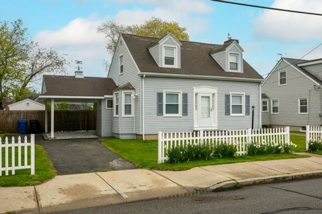 94 Eustis Avenue, Newport, RI 02840