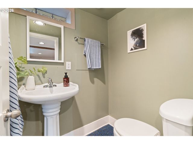 5910 Ne 52ND Ave, Portland, OR 97218