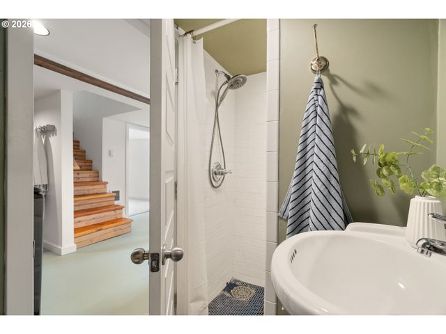 5910 Ne 52ND Ave, Portland, OR 97218