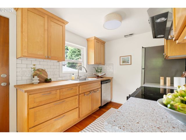5910 Ne 52ND Ave, Portland, OR 97218