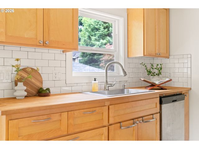 5910 Ne 52ND Ave, Portland, OR 97218