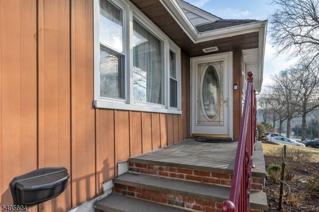 17 Porter Rd, West Orange Twp., NJ 07052