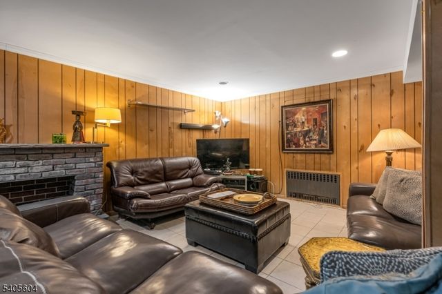 17 Porter Rd, West Orange Twp., NJ 07052