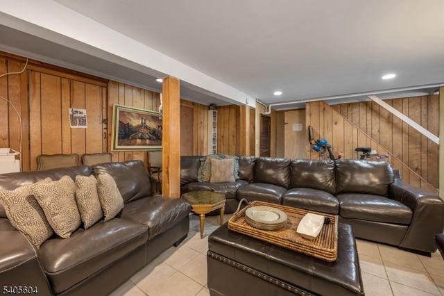 17 Porter Rd, West Orange Twp., NJ 07052