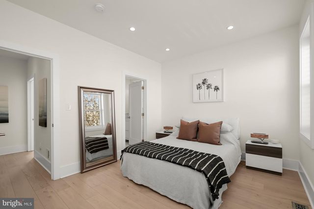 151 UHLAND TER NE, Washington, DC 20002