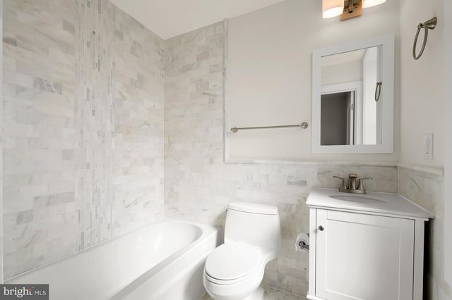 151 UHLAND TER NE, Washington, DC 20002