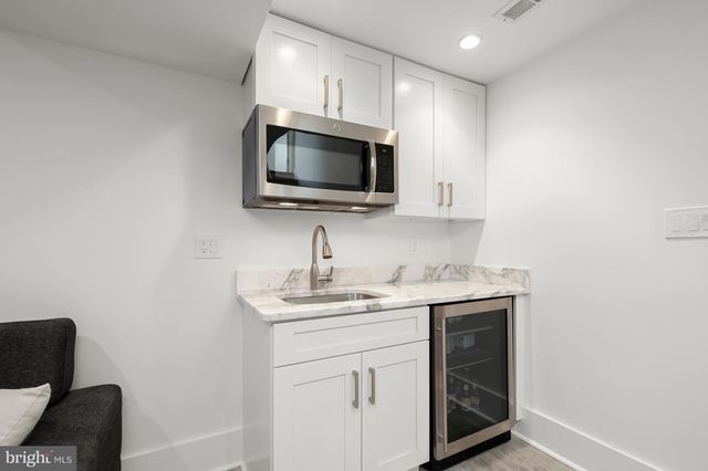 151 UHLAND TER NE, Washington, DC 20002