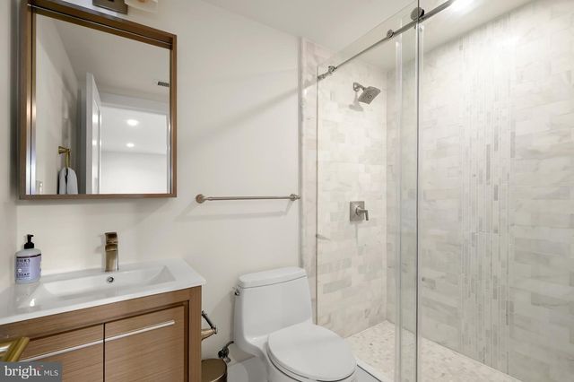 151 UHLAND TER NE, Washington, DC 20002