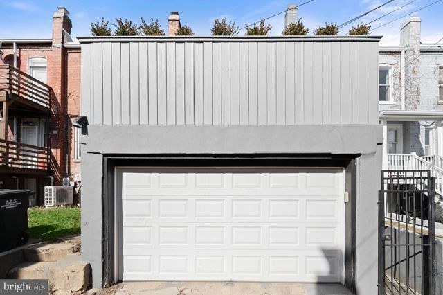 151 UHLAND TER NE, Washington, DC 20002