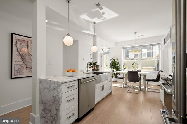 151 UHLAND TER NE, Washington, DC 20002