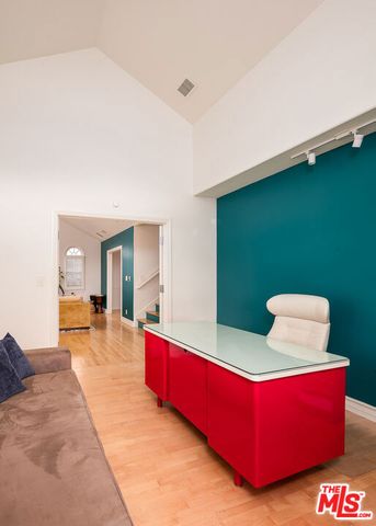 8426 Flight Avenue, Los Angeles, CA 90045
