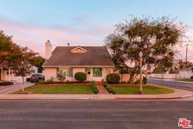 8426 Flight Avenue, Los Angeles, CA 90045