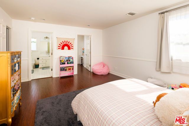 8426 Flight Avenue, Los Angeles, CA 90045