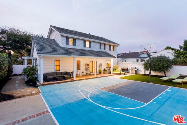 8426 Flight Avenue, Los Angeles, CA 90045