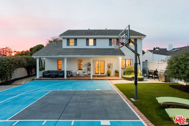 8426 Flight Avenue, Los Angeles, CA 90045