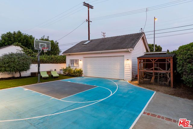 8426 Flight Avenue, Los Angeles, CA 90045