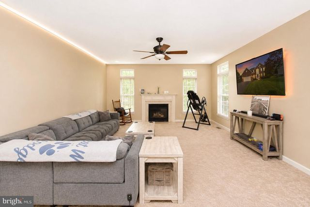 422 SAWGRASS, Charles Town, WV 25414